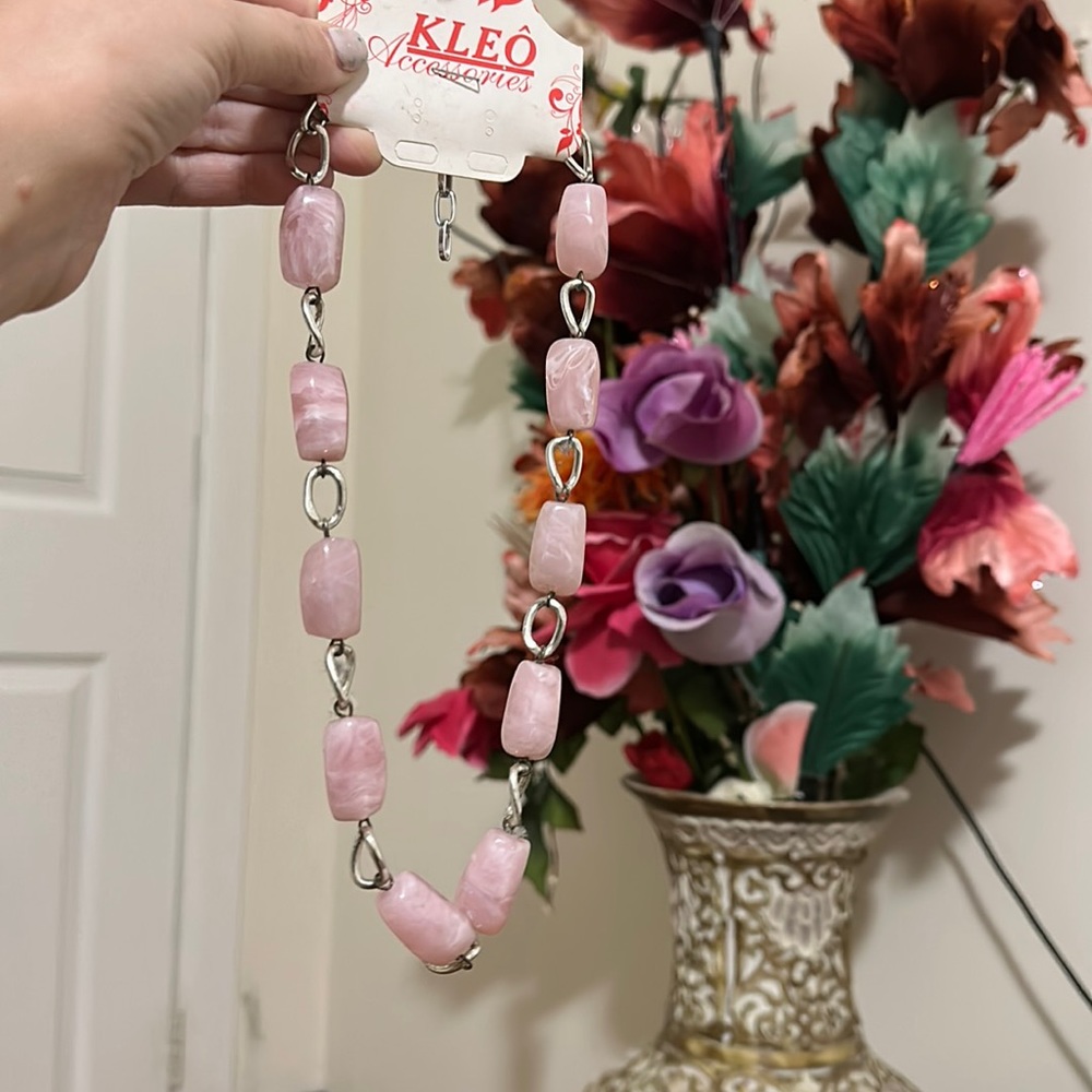 Necklace in pink and silver